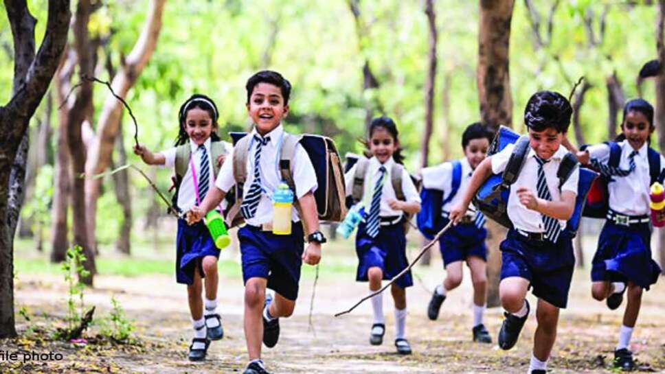 School Closed: राजस्थान- हरियाणा समेत कई राज्यों के छात्रों की होगी मौज! लंबी है अप्रैल महीने में इस बार स्कूल और कॉलेज में छुट्टियों की लिस्ट