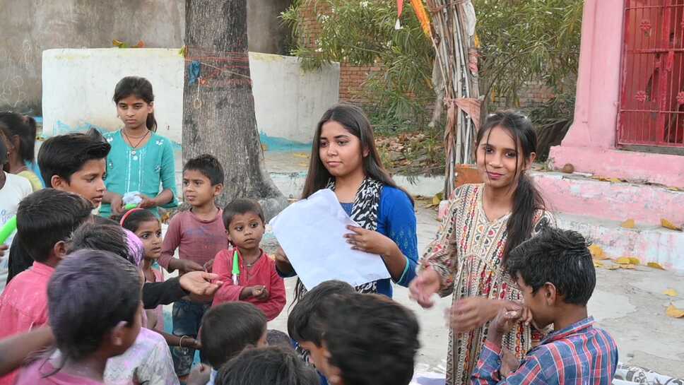 कौशल्या ह्यूमैनिटी फाउंडेशन द्वाराग्राम सुनवारी में बच्चों के साथ होली का त्यौहार मनाया