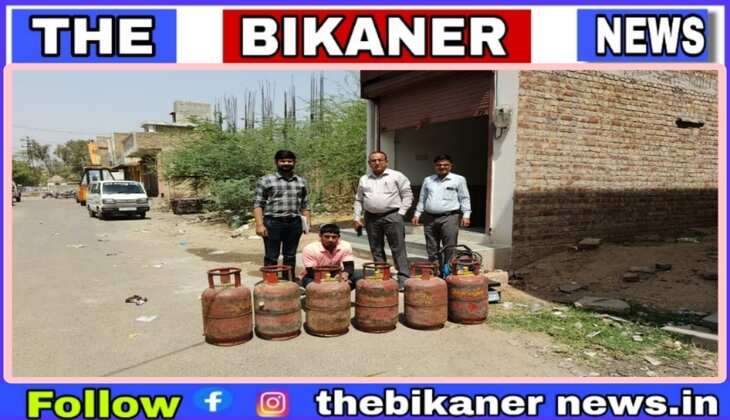 घरेलू गैस के दुरूपयोग एवं अवैध रिफिलिंग की शिकायत पर कार्यवाही,सिलेंडर, रिफिलिंग मशीन इलेक्ट्रॉनिक कांटा जब्त