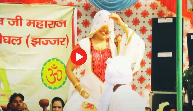 हरियाणा में कहीं एक विशाल जलसा का माहौल है। रागनी का आयोजन किया गया है। मंच के चारों ओर भीड़ जमा हो जाती है। प्रिंटेड सूट में वहां पहुंची अर्शी भी आश्चर्यजनक रूप से सुंदर लग रही हैं। इस गाने को मशहूर सिंगर ने गाया है। इस सुपरहिट हरियाणवी गाने पर आर. सी. को परफॉर्म करते देखना एक शानदार अनुभव है