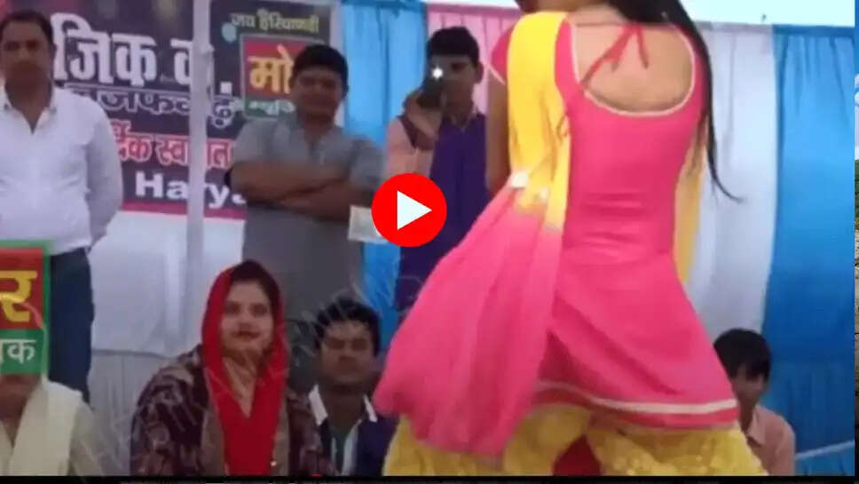 सपना चौधरी सोशल मीडिया पर भी काफी एक्टिव नजर आती हैं और आज के समय में वह किसी सेलिब्रिटी से कम नहीं हैं। सोशल मीडिया पर उनकी बहुत बड़ी फैन फॉलोइंग है और उन्हें सलमान खान के विवादित रियलिटी शो बिग बॉस 11 में भी देखा गया था।