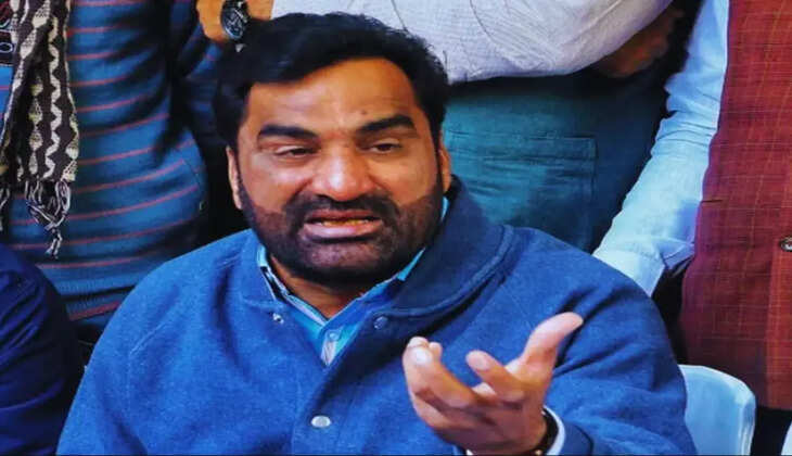 बीजेपी ने 2 साल में एक भी भार्ती को रद्द नहीं किया, जो SI भर्ती थी उसको लेकर के आरएलपी ने लंबी लड़ाई लड़ी, लेकिन SI भर्ती हाई कोर्ट से रद्द हुई. कांग्रेस सरकार ने जिन घोटाले को किया उनपर भारतीय जनता पार्टी ने पर्दा डालने का काम किया. राजस्थान में कांग्रेस और भाजपा एक दूसरे को लूटने में लगी हुई है. जल्द ही राजस्थान में बड़ा आंदोलन करेंगे.