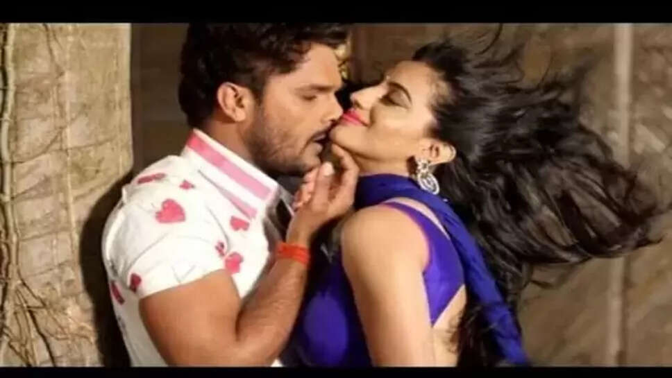 Bhojpuri Song : अक्षरा सिंह संग खेसारी का ये वीडियो जमकर हुआ वायरल, इंटरनेट पर आज भी चल रहा है जादू 