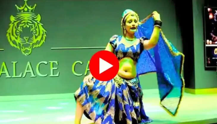 Gori Nagori Dance: गोरी नागोरी ने ठुमको से हिलाया पूरा शहर, डांस देख भीड़ हुई बेकाबू