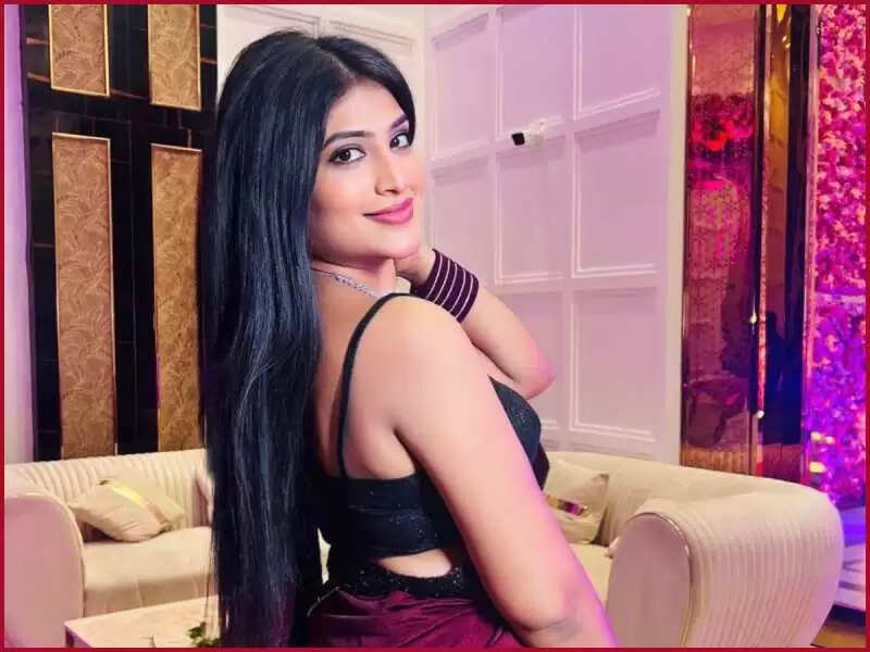 IAS प्रियंका गोयल अक्सर चर्चा में रहती है।  अपने काम के साथ साथ इनकी खूबसूरती के चर्चे होते है। वहीँ दूसरी तरफ इन्हें सोशल मिडिया पर काफी हद तक एक्टिव देखा जाता है। 